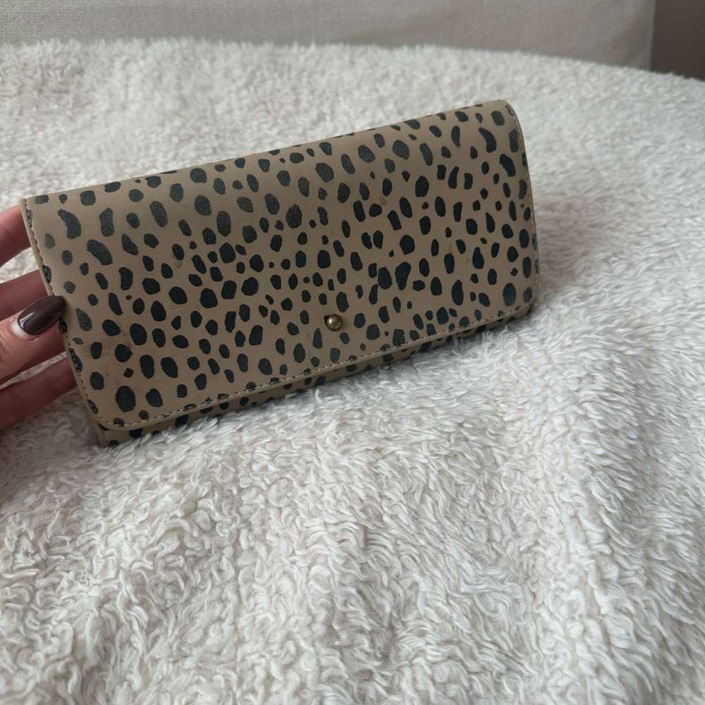 Universal thread animal print wallet